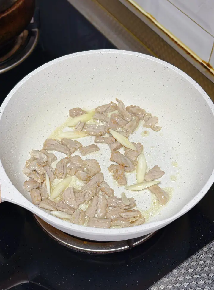 彩椒炒肉丝 第 4 步