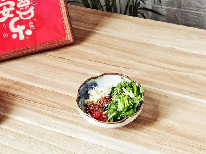 香菜拌皮蛋 第 4 步