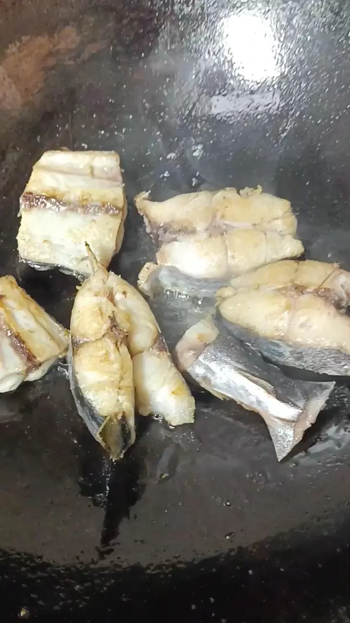 香煎半干鲅鱼 第 10 步
