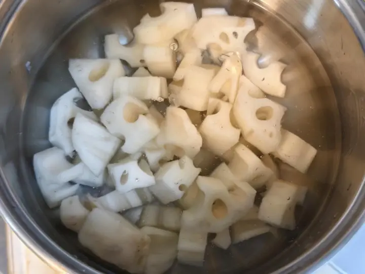 微波炉糖醋藕丁 第 1 步