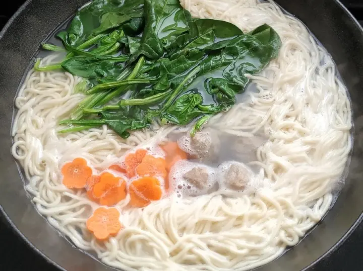 快手鲜鸡汁汤面 第 4 步