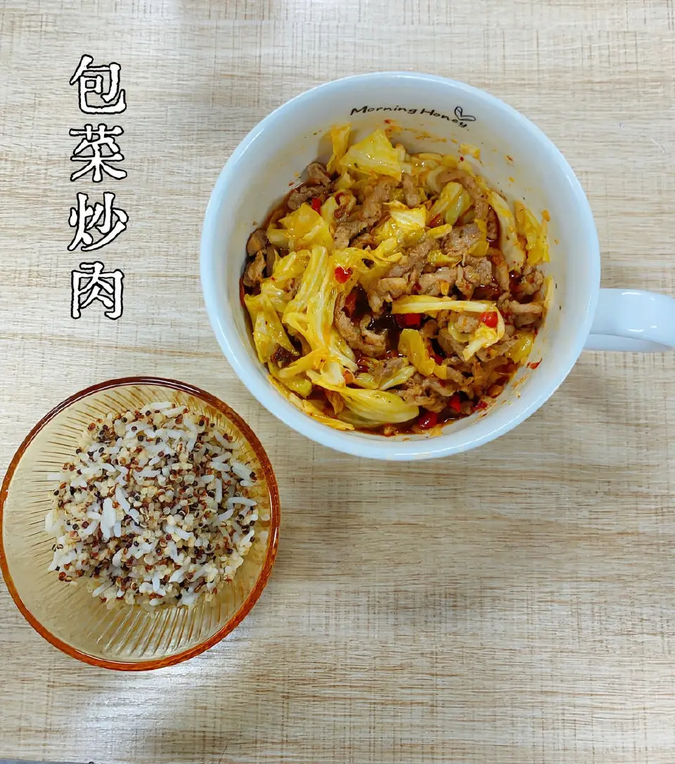 微波炉包菜炒肉成品图