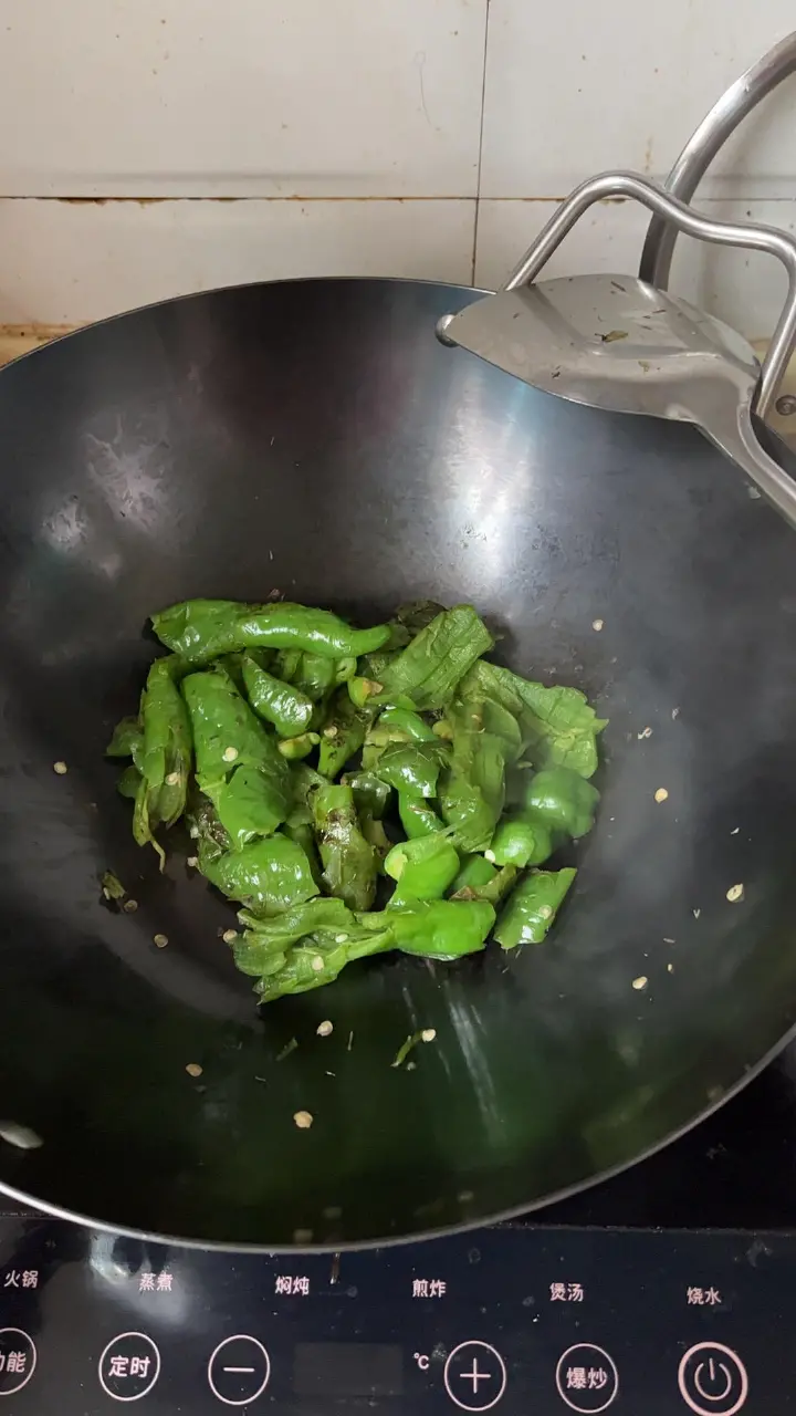 螺丝椒炒皮蛋 第 3 步