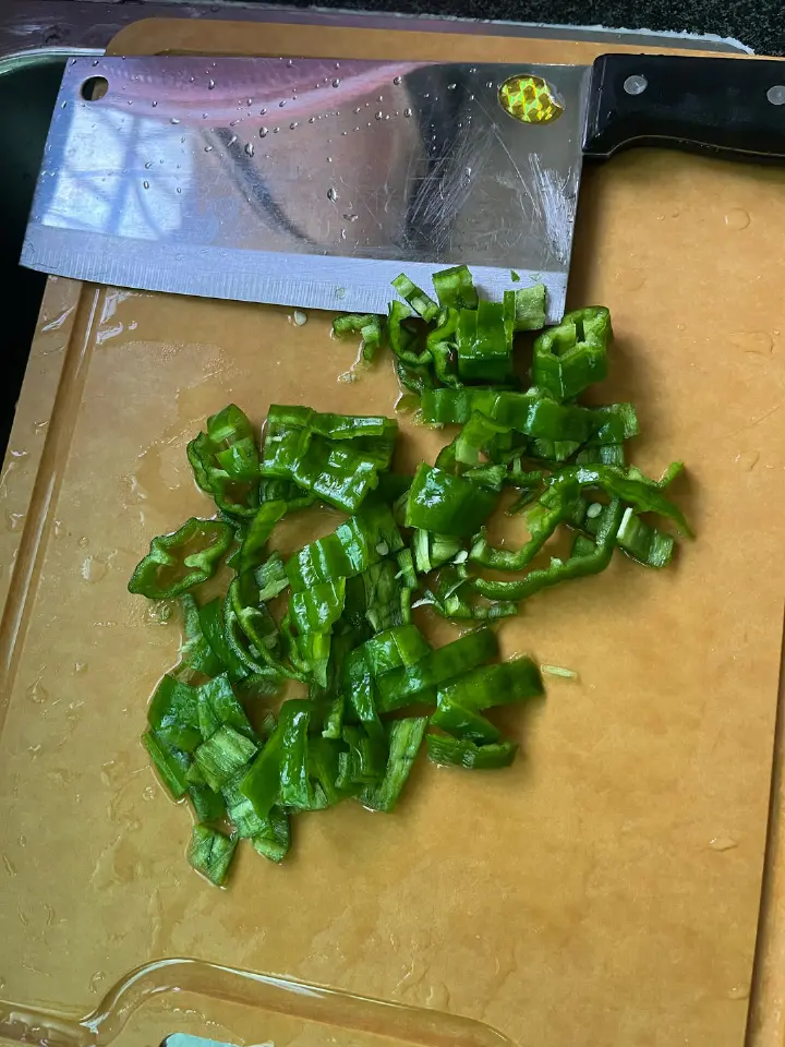 薄皮椒炒鸡蛋 第 2 步