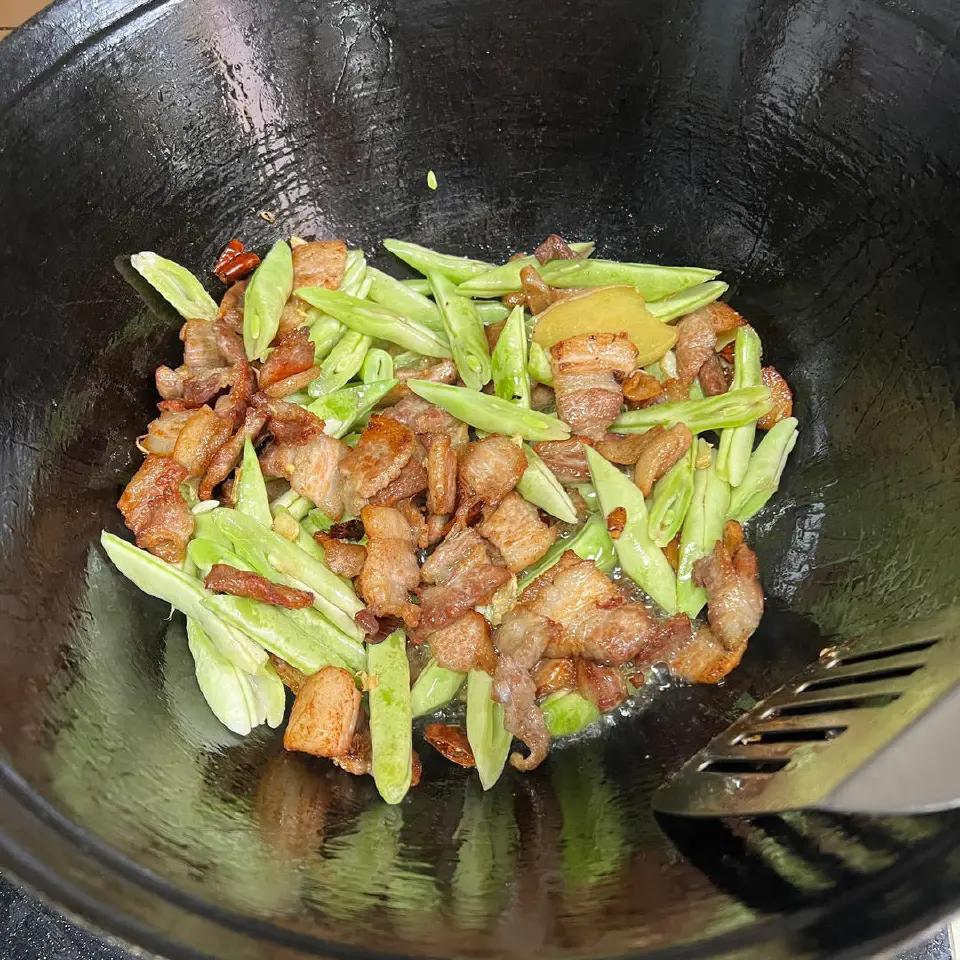 猪肉炖粉条成品图