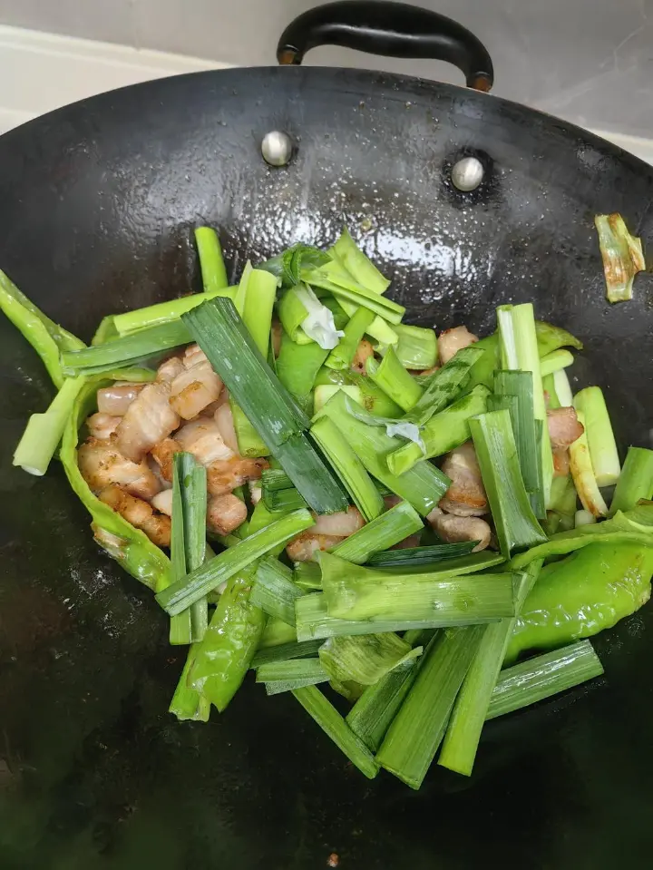 辣椒蒜苗炒肉 第 10 步