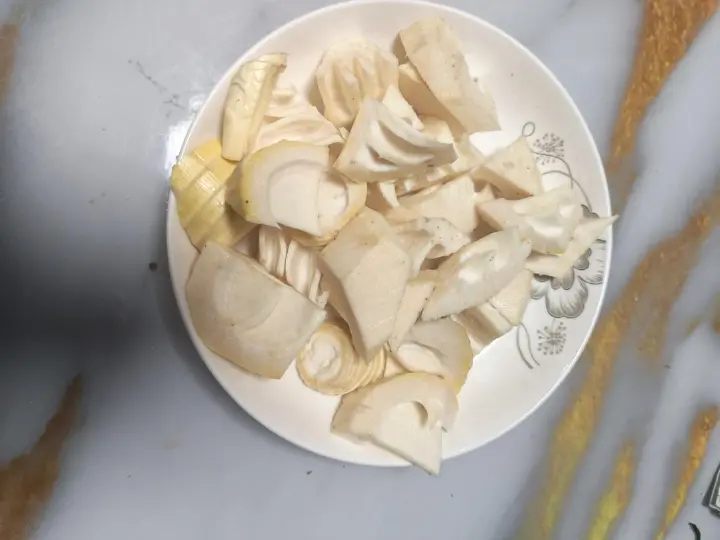 春笋烧肉 第 4 步