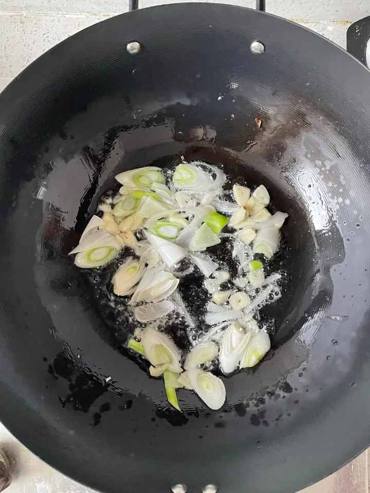 东北酸菜炖棒骨 第 6 步