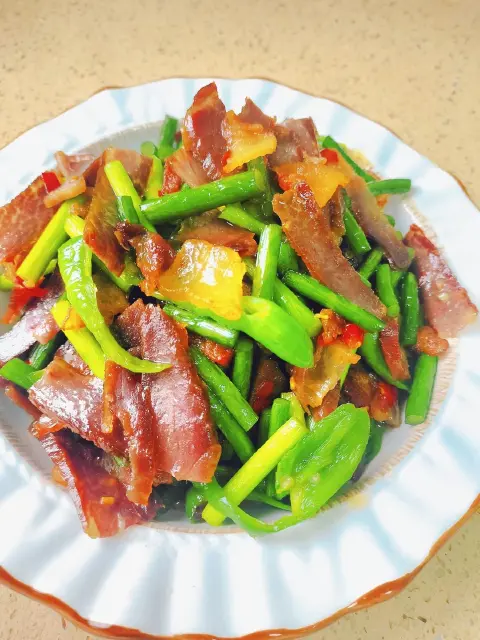 蒜苔炒腊肉