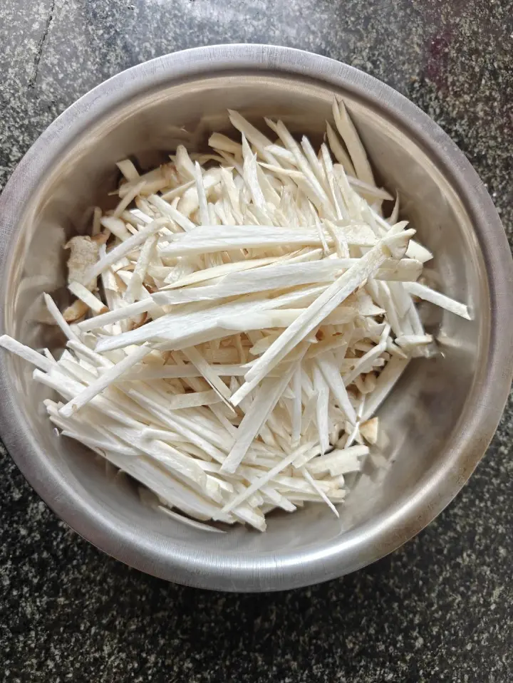 凉拌鸡胸肉杏鲍菇 第 2 步