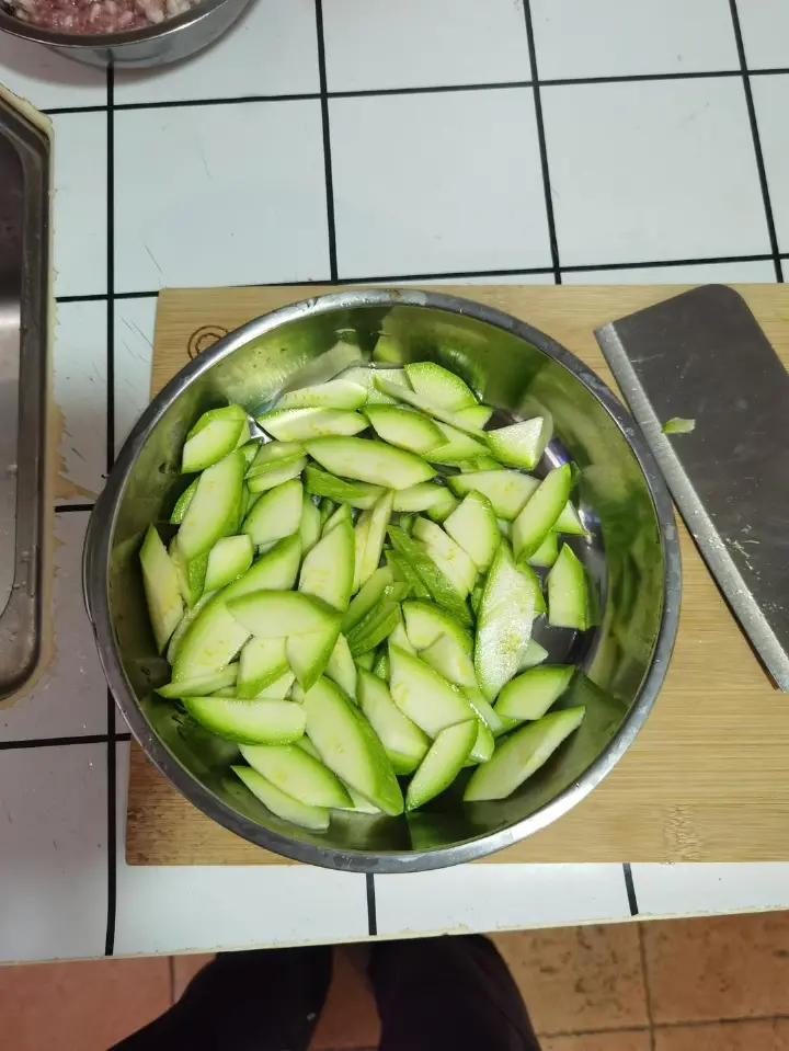 西葫芦炒肉蛋 第 1 步
