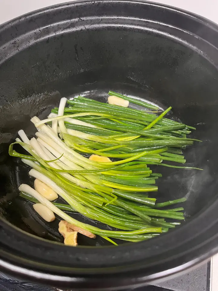 葱香海鲜锅 第 1 步