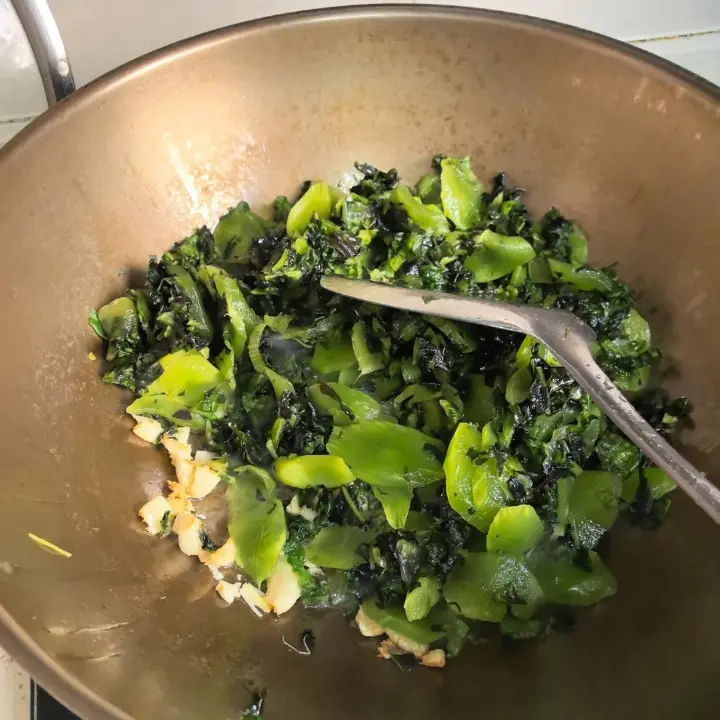 莴笋豆瓣炒小虾 第 5 步
