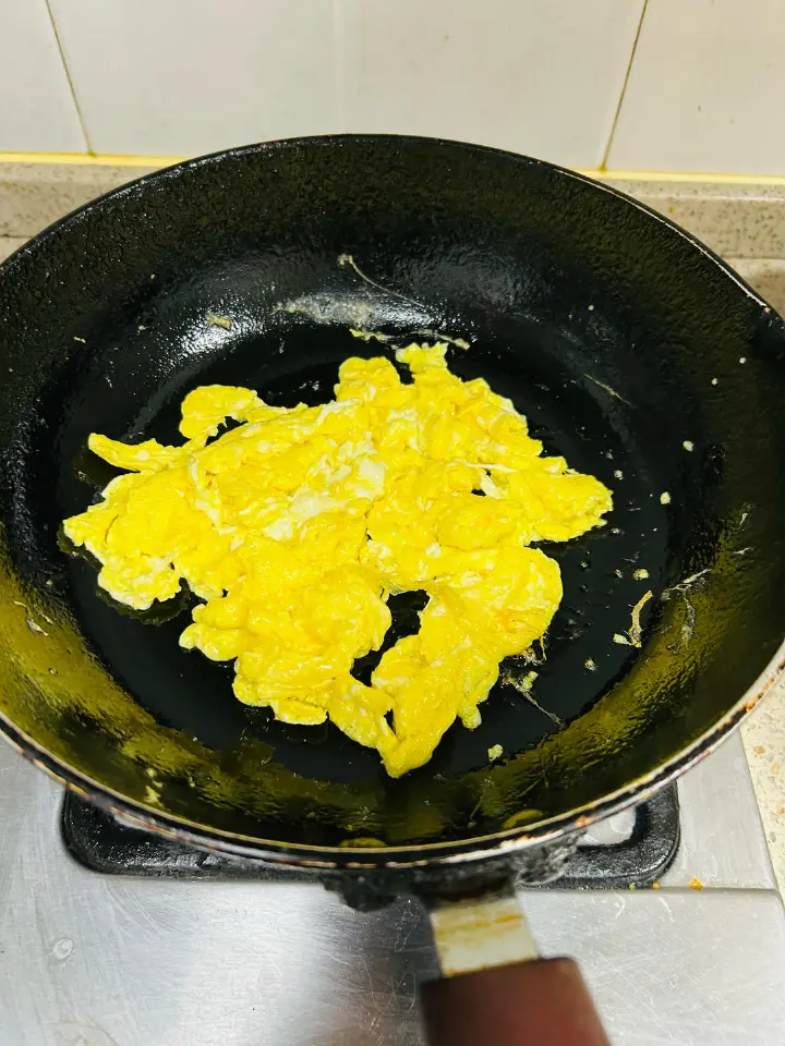 莴笋炒鸡蛋 第 2 步