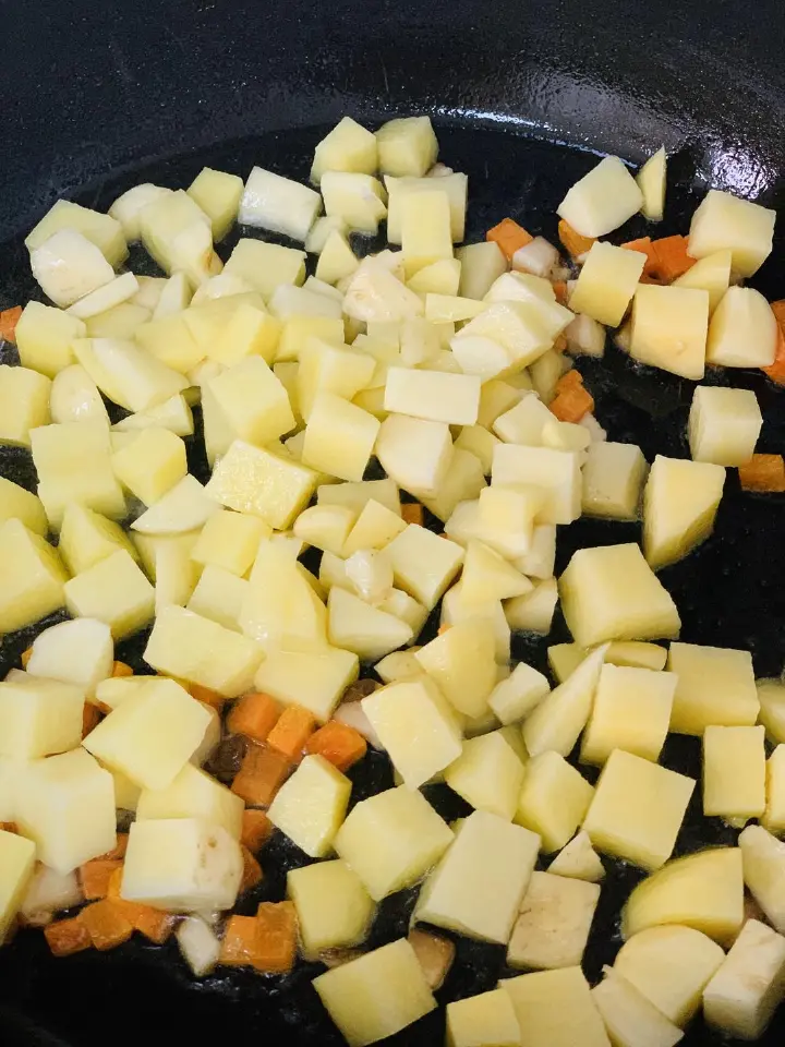 鸡肉咖喱土豆 第 5 步