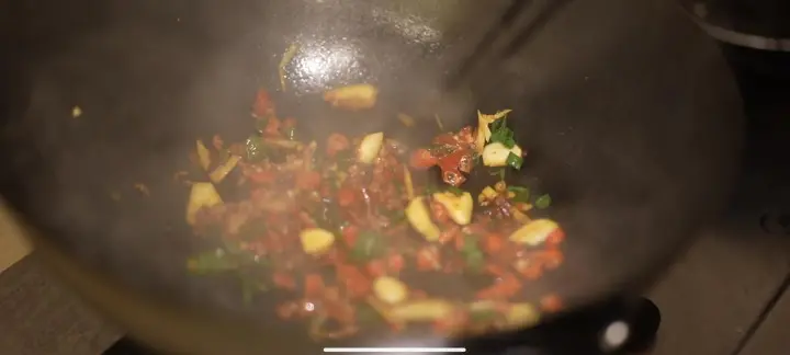 辣椒萝卜干笋壳鱼煲 第 3 步