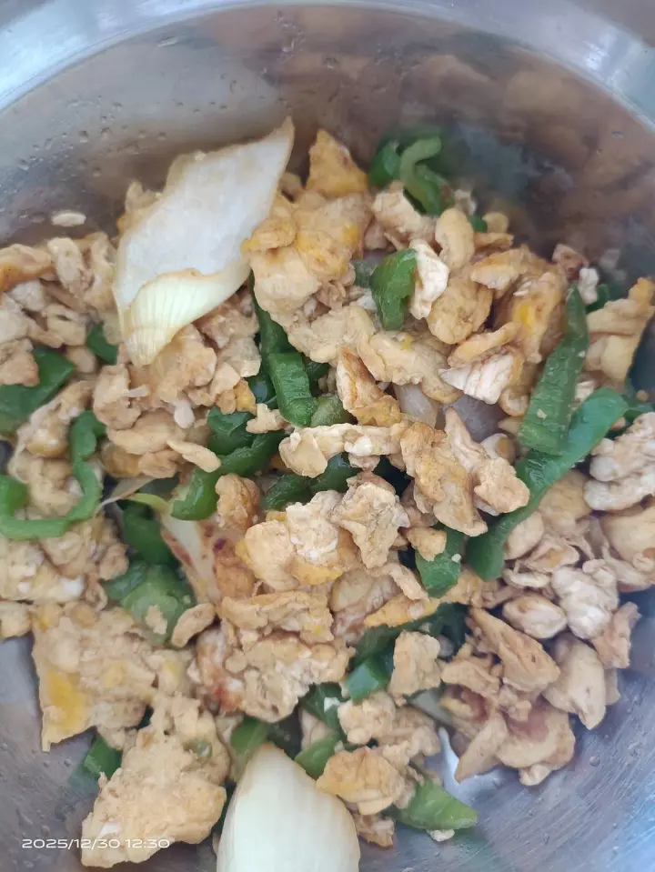 大酱鸡蛋炒辣椒 第 1 步