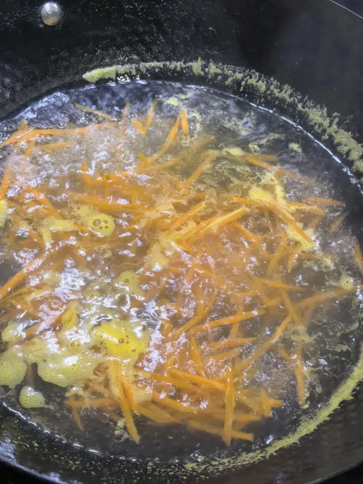 苦瓜茄子金枪鱼凉拌苦荞面 第 1 步