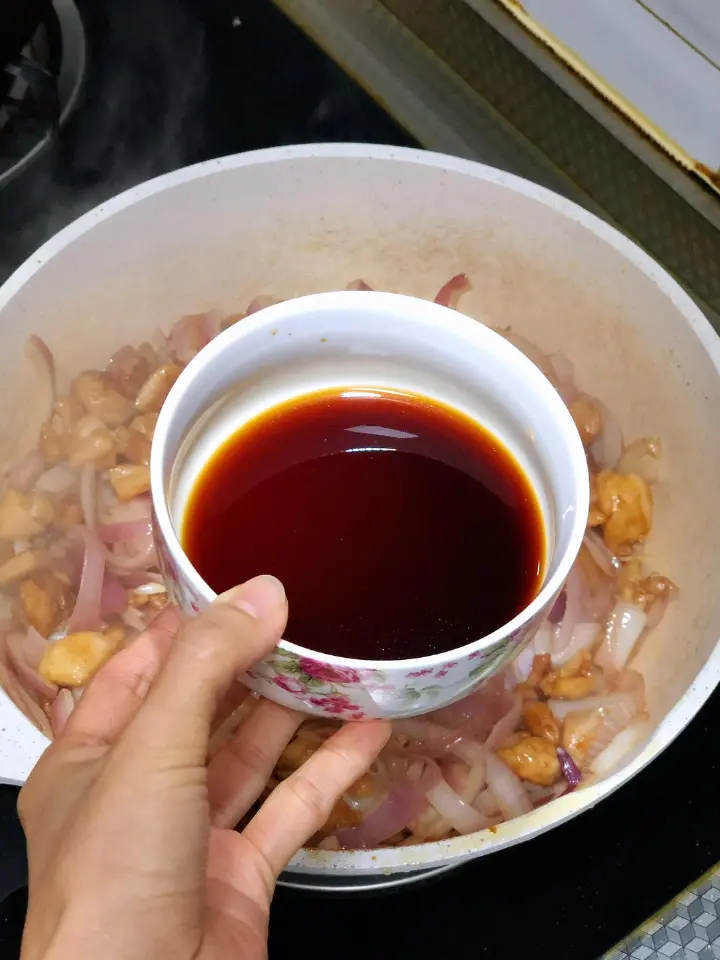 鸡丁炒洋葱 第 9 步