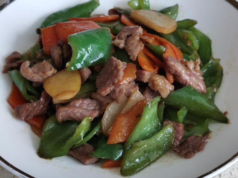 青椒炒肉片成品图