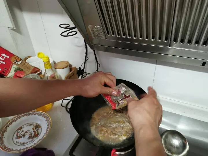 芹菜炒粉丝 第 9 步
