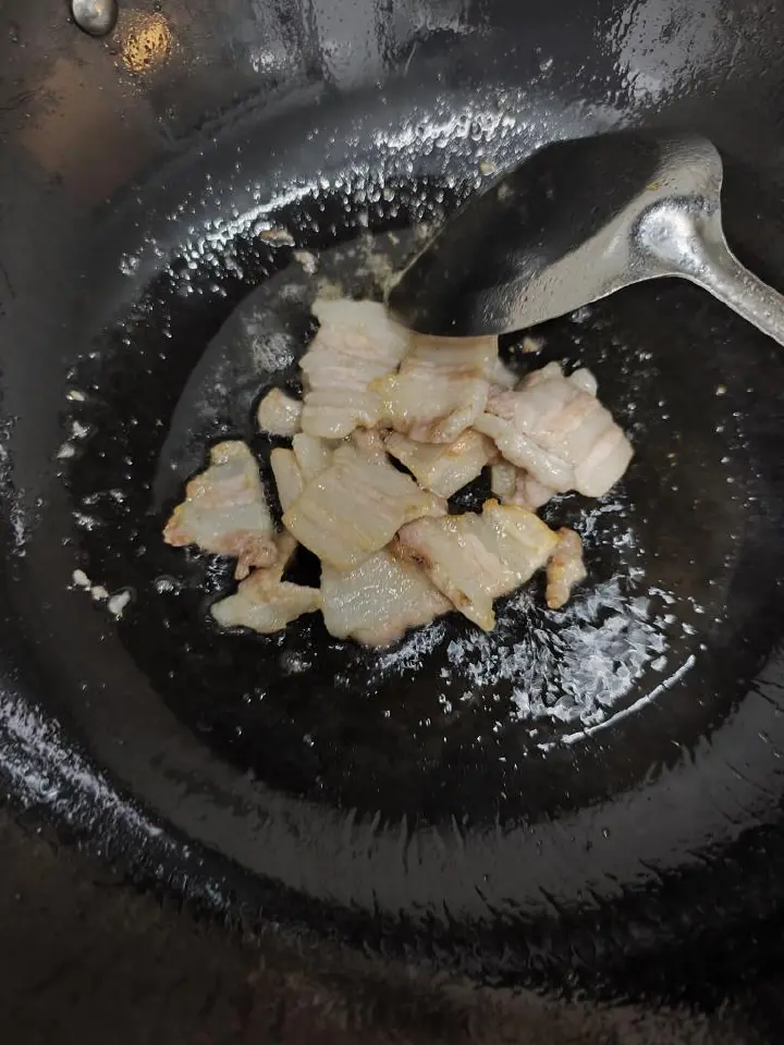 五花肉炒黄瓜 第 3 步