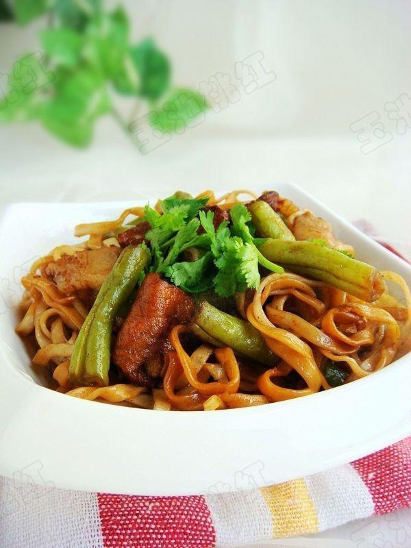 懒人版豆角焖面成品图
