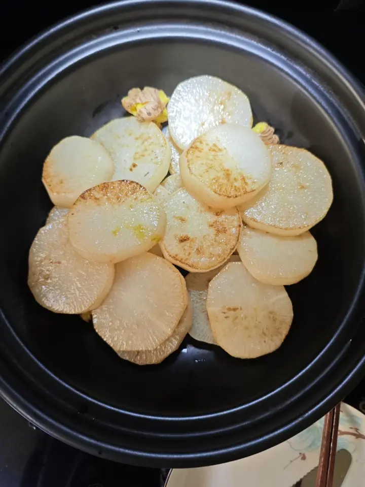 砂锅香菇素烧白萝卜 第 4 步