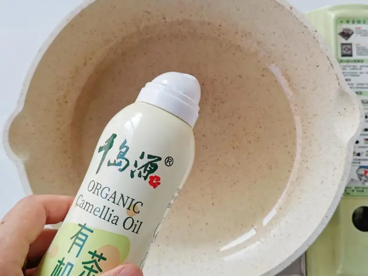 蒜香口蘑鸡丁 第 4 步