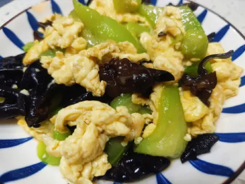 丝瓜木耳炒鸡蛋