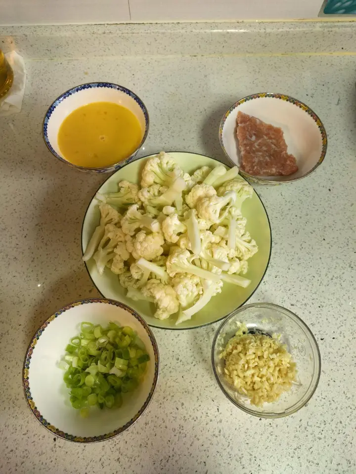 菜花炒肉 第 1 步