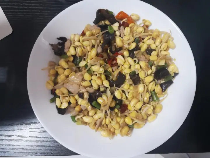 黄豆芽炒肉 第 4 步
