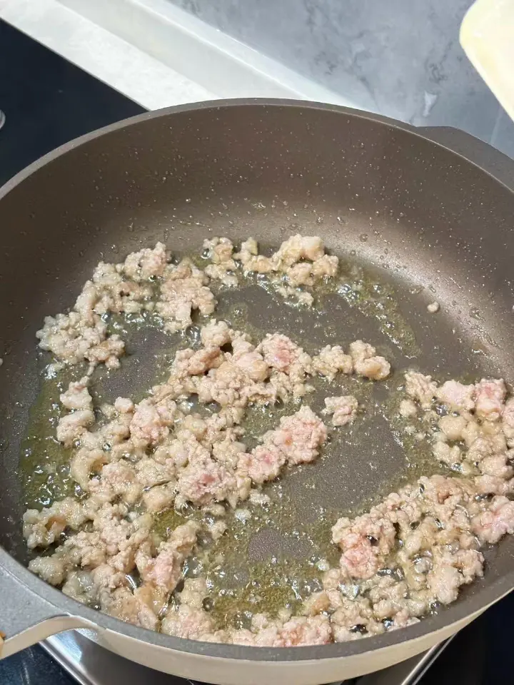 酸菜肉末米线 第 4 步