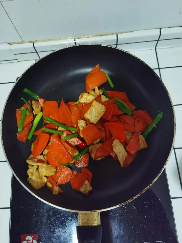 胡萝卜炒肉片 第 10 步