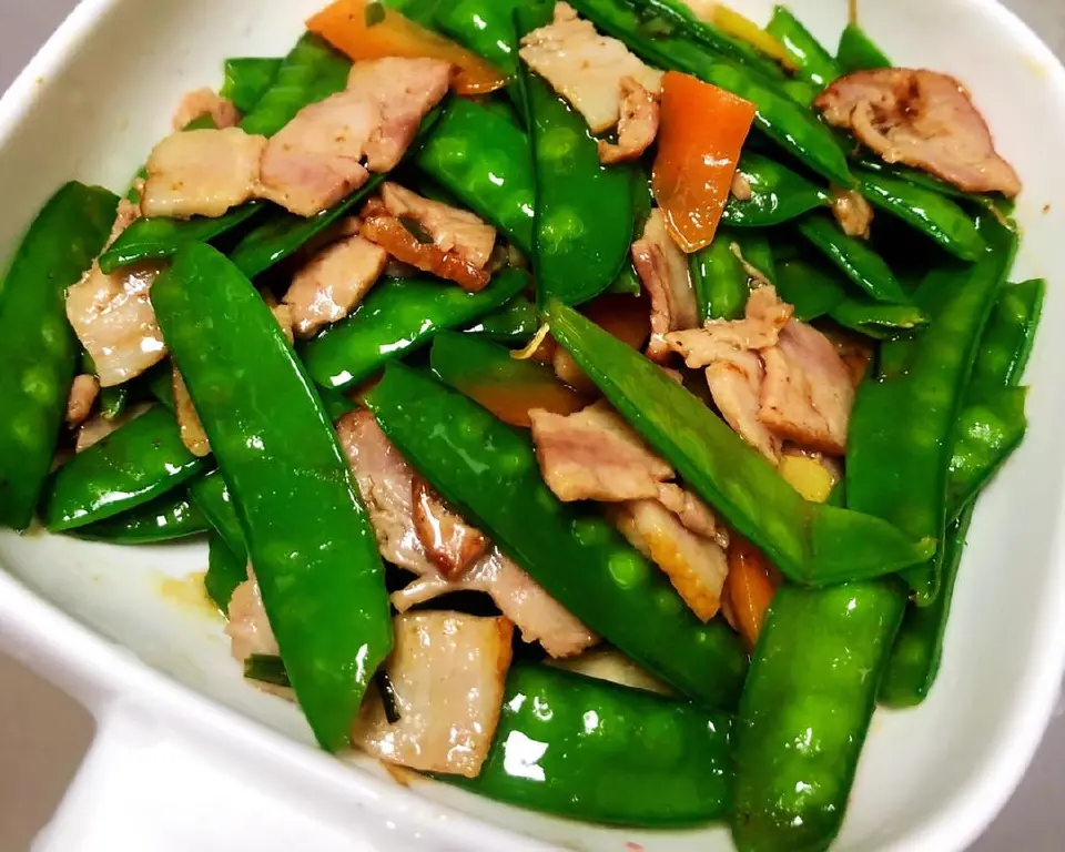 荷兰豆炒培根成品图