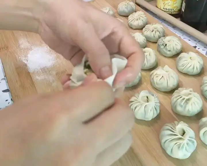 饺子皮版素馅生煎包 第 4 步