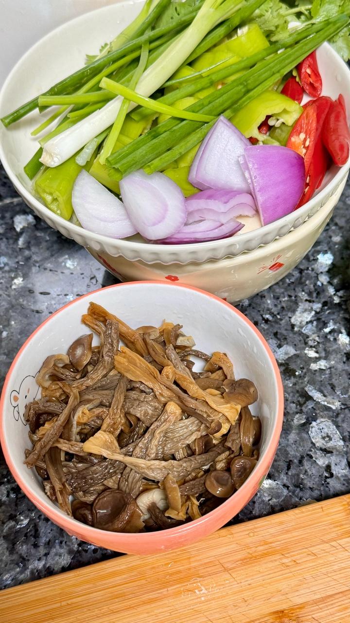 干锅茶树菇 第 1 步