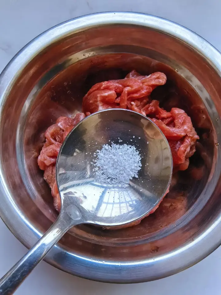 牛肉炒杏鲍菇西葫芦 第 3 步