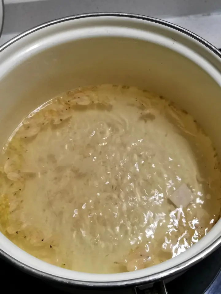 鸡肉丸豆腐虾皮汤 第 4 步