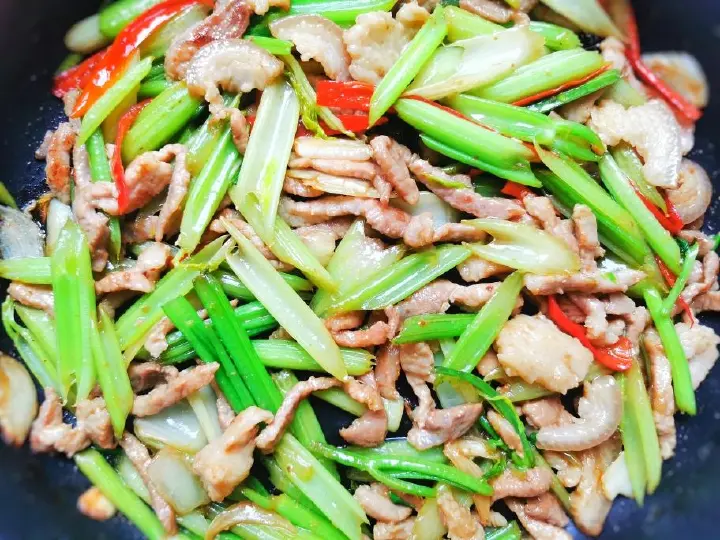 芹菜炒肉丝 第 11 步