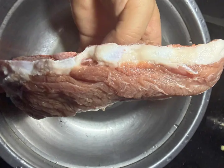 盐水排骨 第 1 步