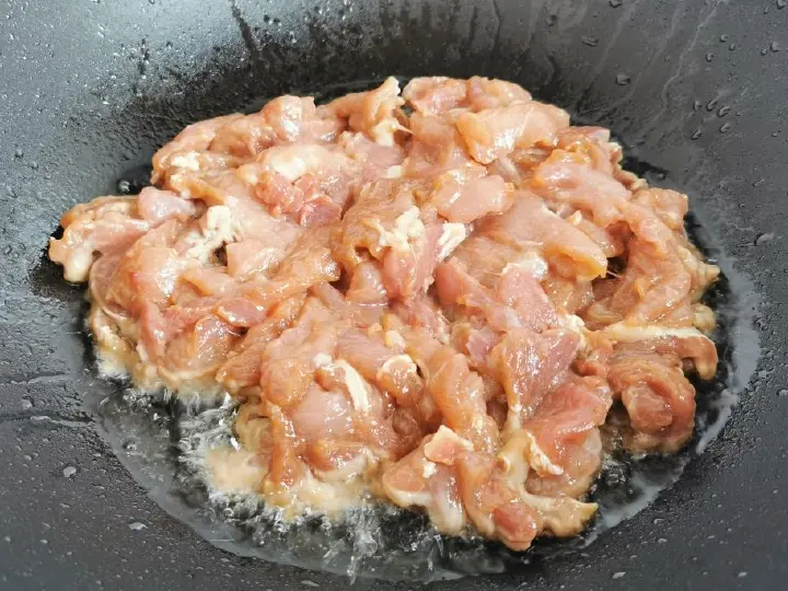 豆角炒肉 第 6 步