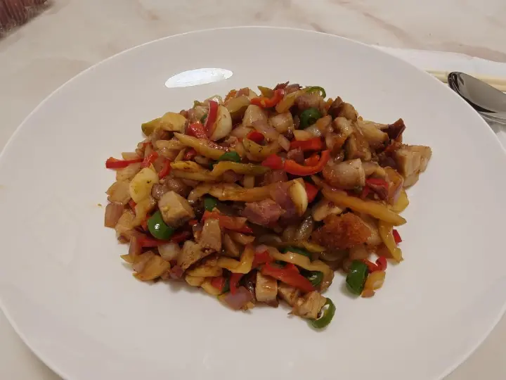 榨菜辣椒炒烧肉 第 3 步