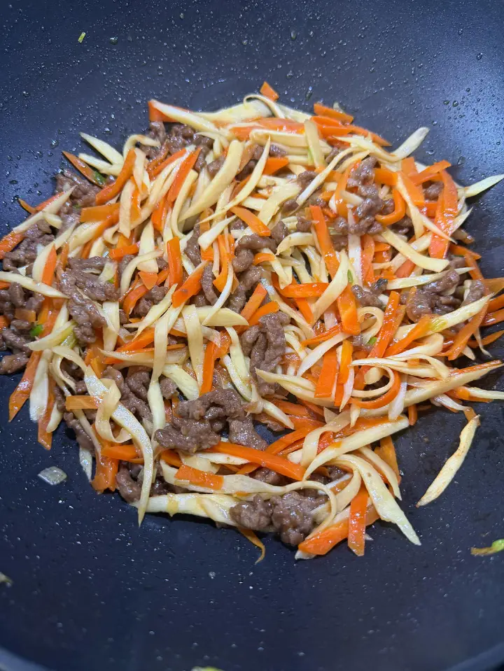 胡萝卜茭白丝炒牛肉 第 6 步