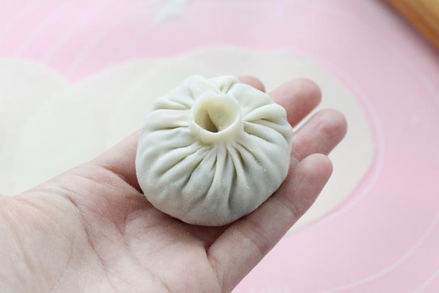 黄瓜鸡蛋虾仁生煎包 第 9 步