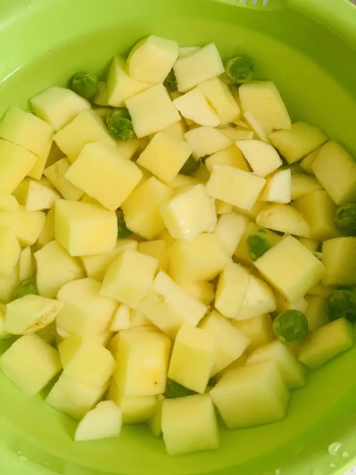 鸡肉咖喱土豆 第 1 步