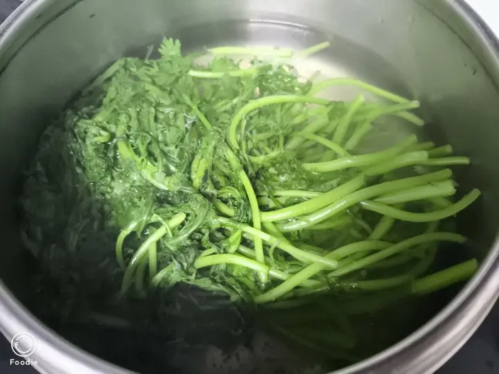 茼蒿牛肉菜饭 第 1 步
