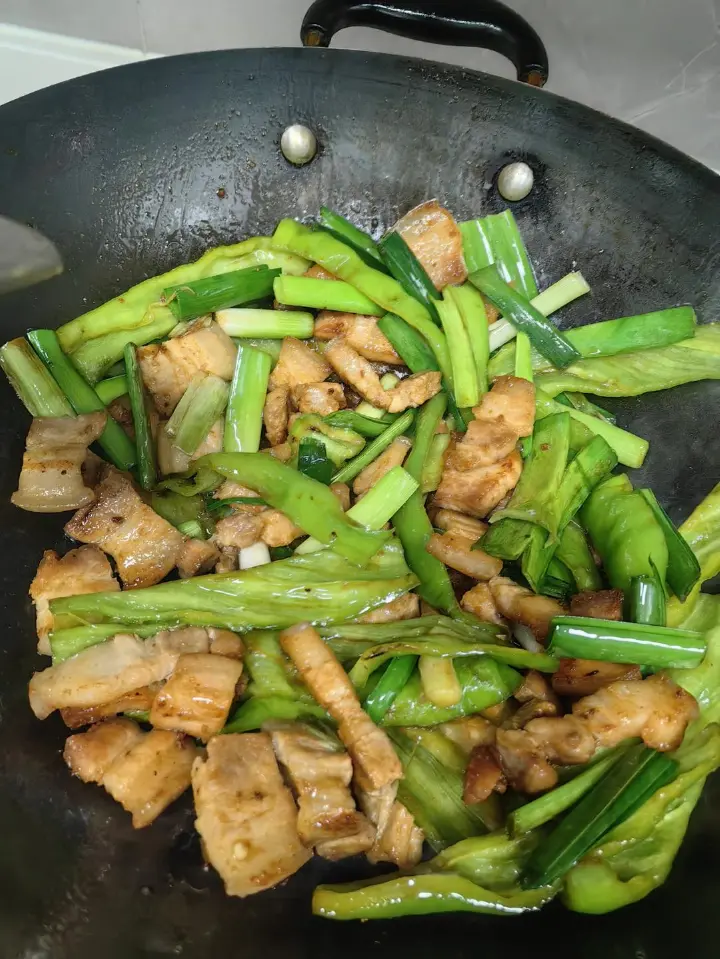辣椒蒜苗炒肉 第 11 步