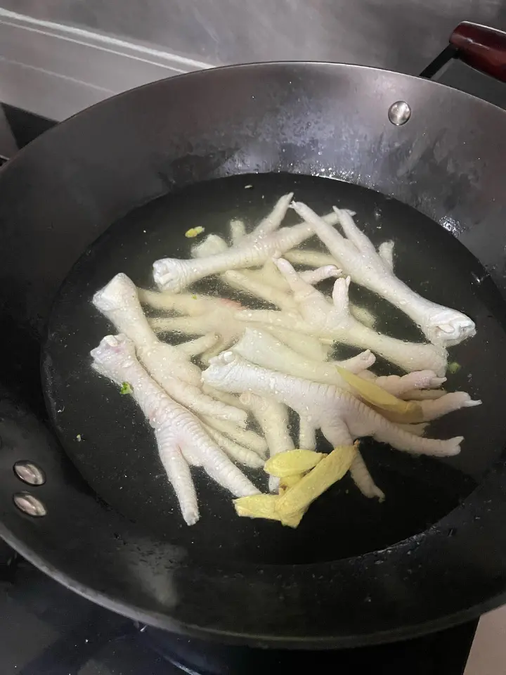 香辣鸡爪 第 1 步