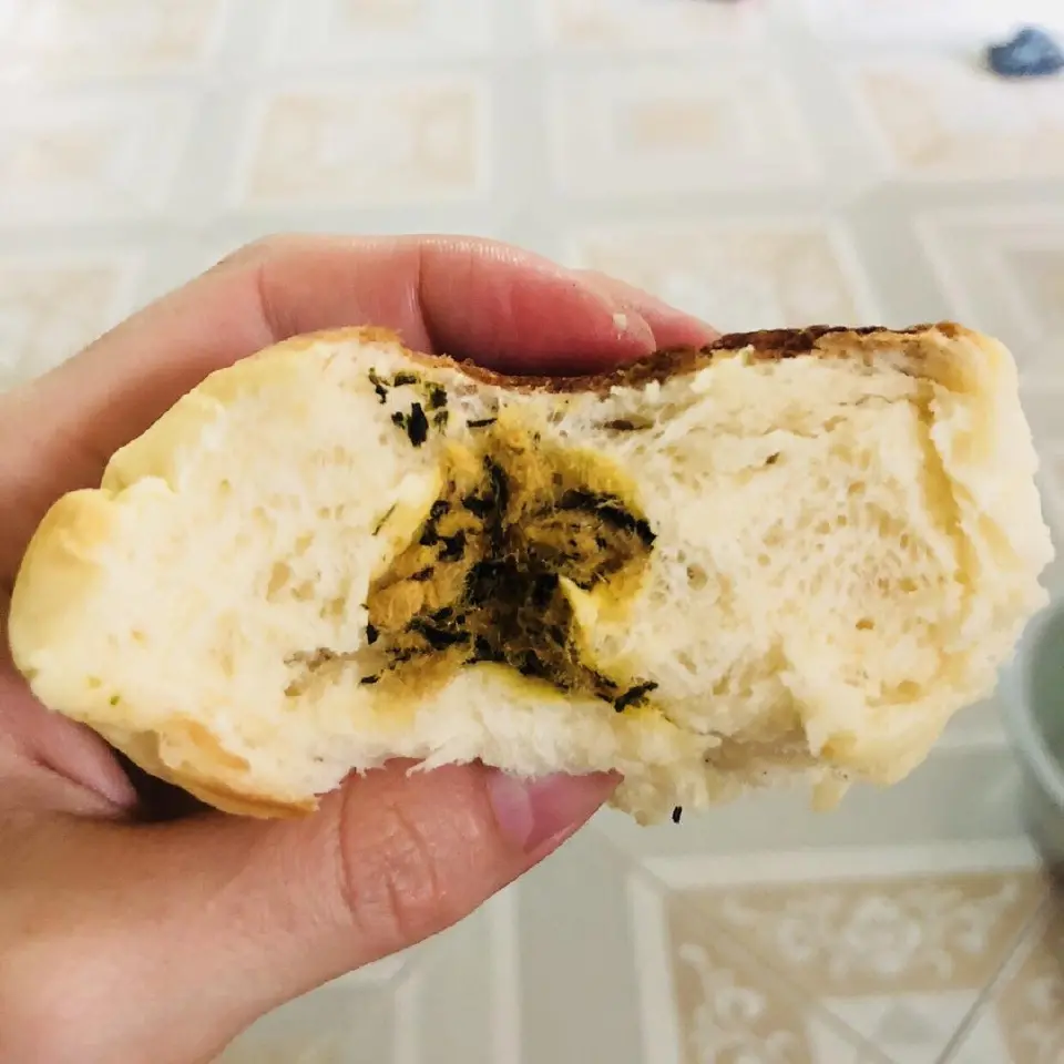 平底锅肉松面包成品图